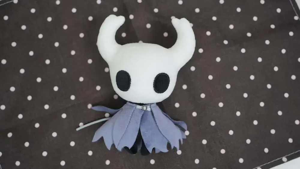 Hollow Knight Plushie：The Knight & Hornet Plush Doll - Gift for Silksong Fans